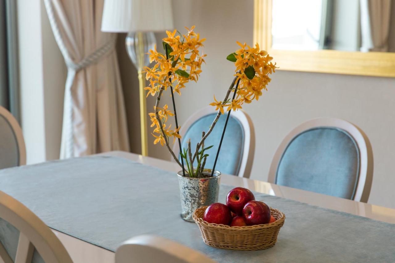 Gabala Garden Hotel Exterior photo A dining room table with a flower arrangement and fruit
